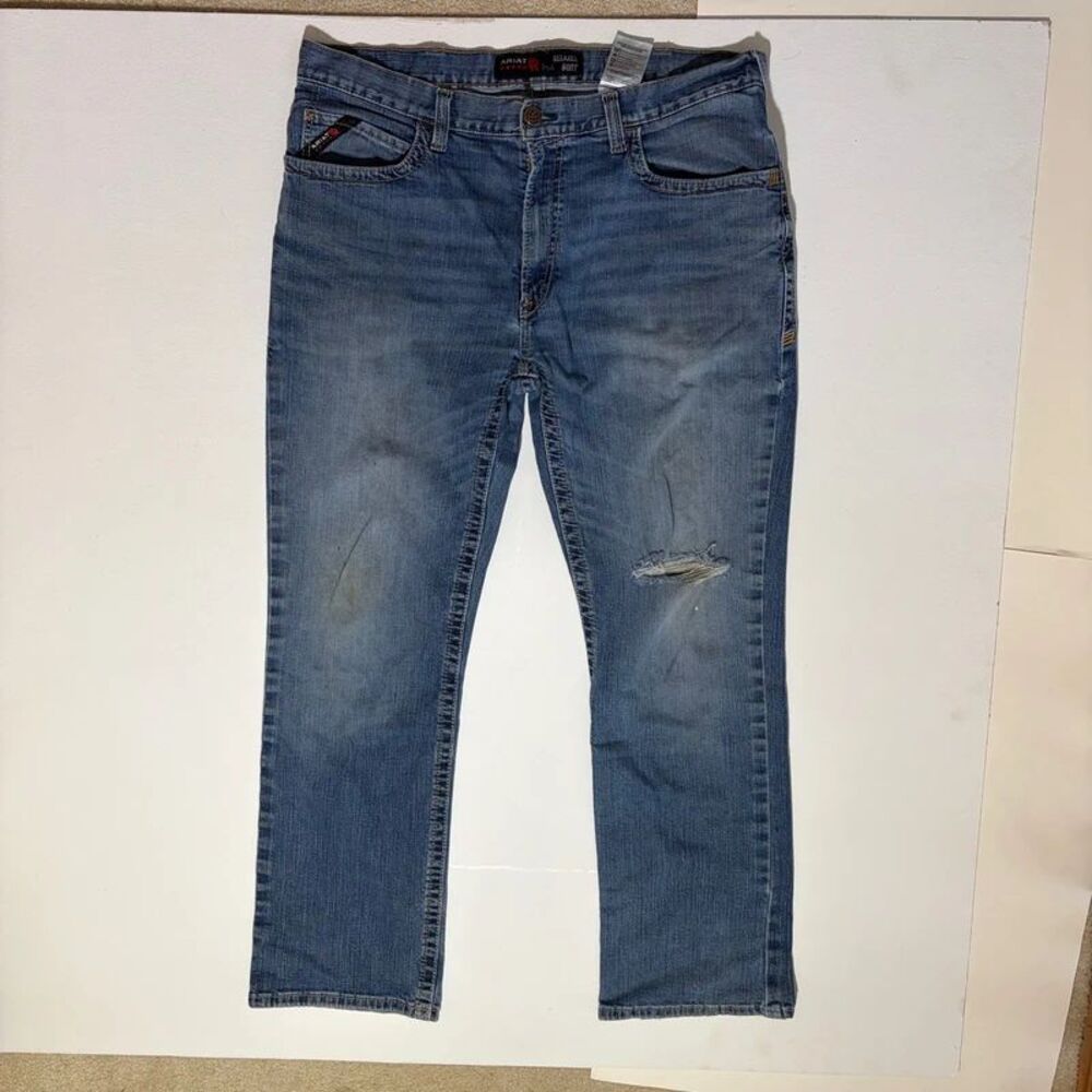 Ripped Ariat Bootcut Lightwash Jeans with some wear